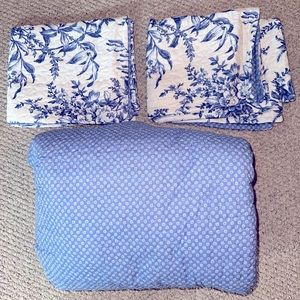 Laura Ashley Home - King Size Reversible Cotton Quilt + Pillowcases